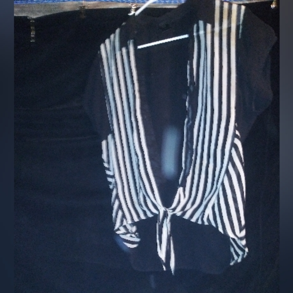 Women's sleeve less blouse high end black and white vertical stripes